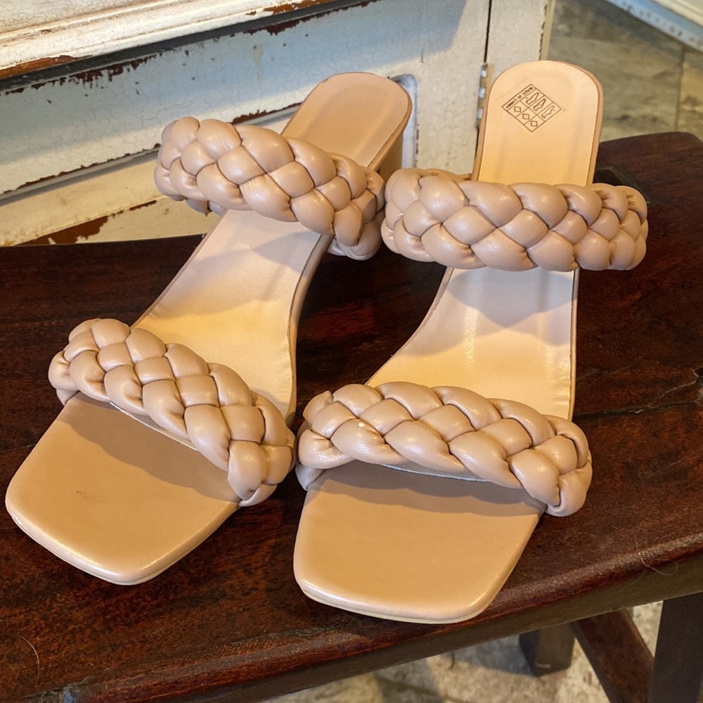 Fashionable sandels size 10 - Picture 8 of 8